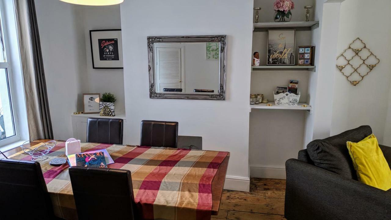 Noble House Exeter Villa Bilik gambar